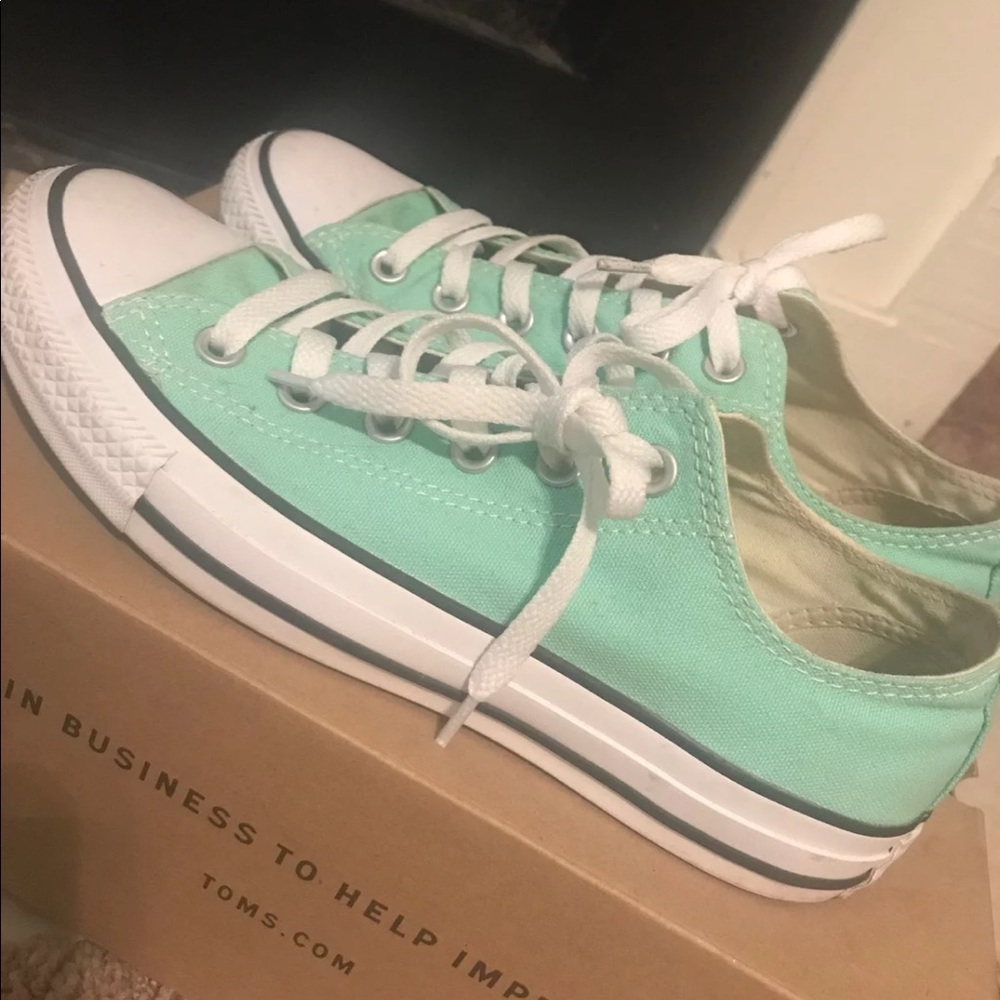 Mint converse